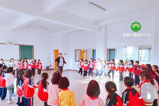 ?学会了还得了！克6亲传运球技巧 文班亚马迅速领会要领